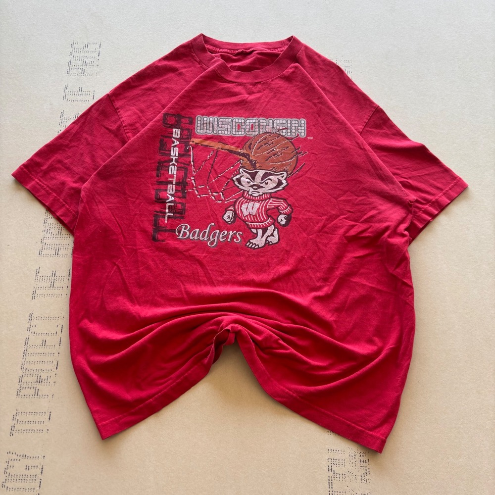 Vintage Wisconsin Badgers Basketball T-shirt